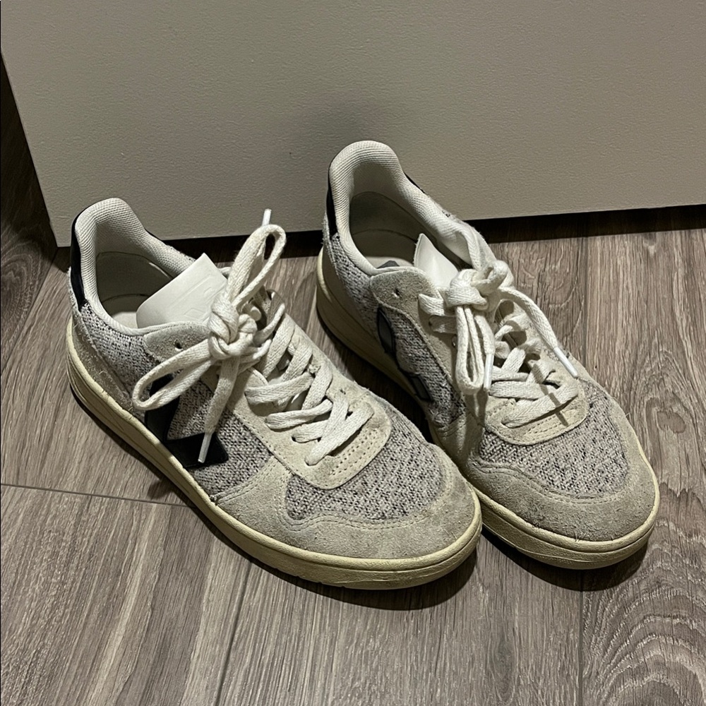 Veja Cream and Black Women's Sneakers